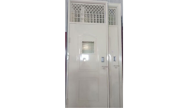 青河学校教室门