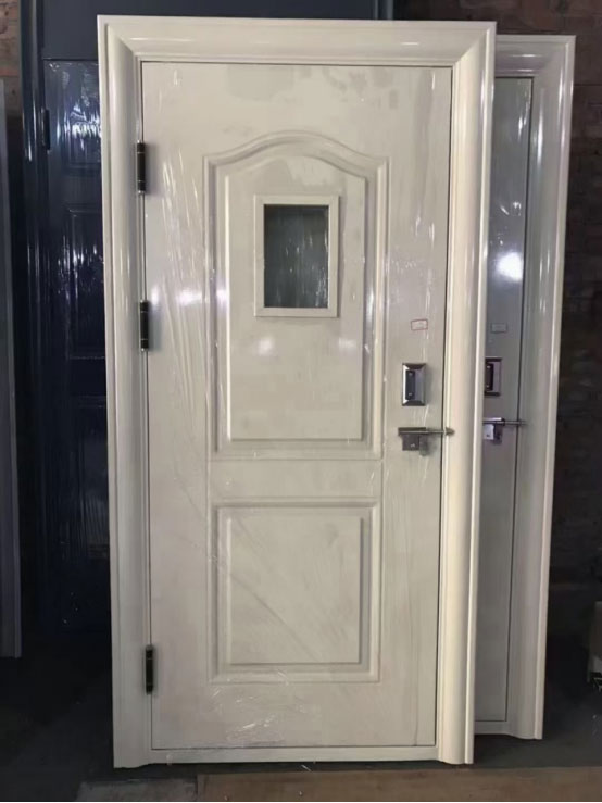 青河学校教室门