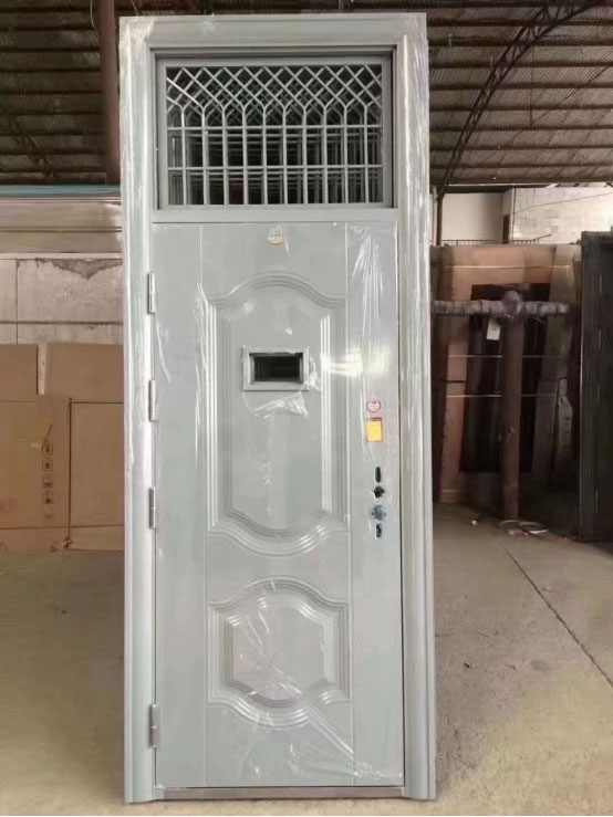 青河学校教室门