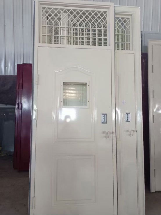 青河学校教室门 青河学校教室门