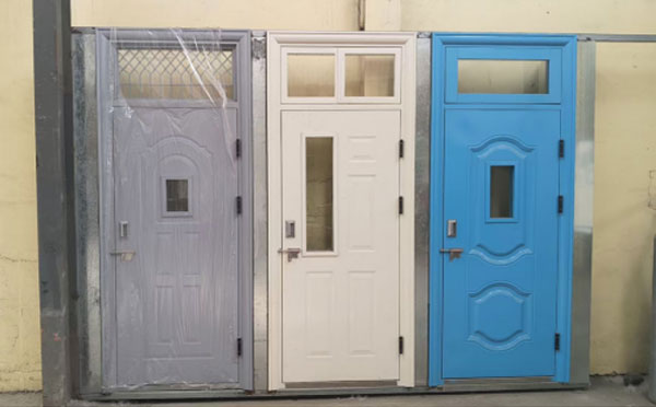 青河学校教室门