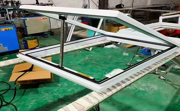 某地下车库出入口青河排烟窗配置工程