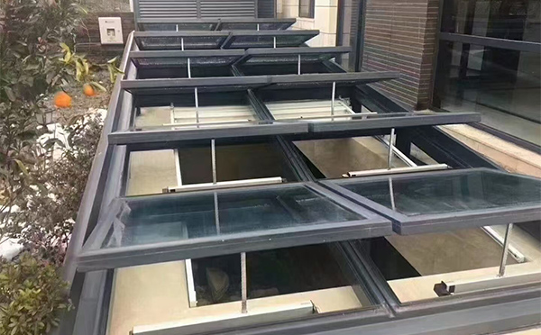 某轨道交通车辆维修车间青河排烟窗应用