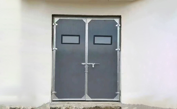 青河工业门在高温作业区域的运行表现